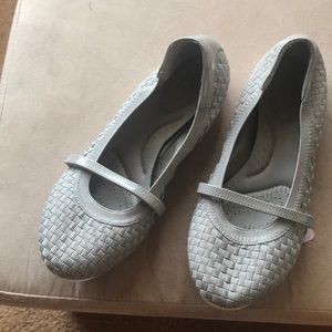 Grey memory foam sports shoes